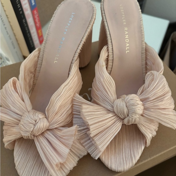 Loeffler Randall bow heels! Size 6 but run small. So cute just too small! - Picture 2 of 3